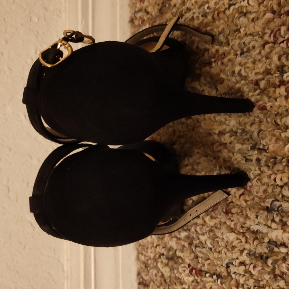 Shoe - Picture 2 of 4